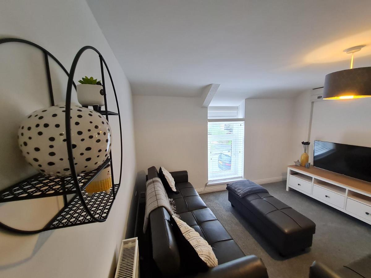 Perfect Location 3 Bed Serviced Apartment With Bike Storage For Bpw. Close To Brecon Beacons Merthyr Tydfil Kültér fotó